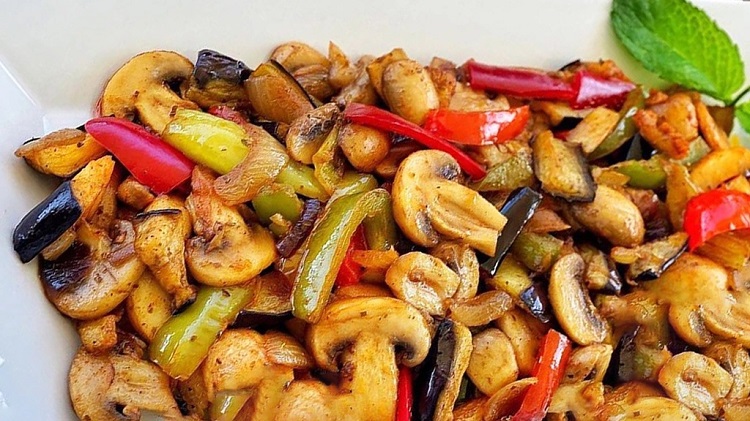  خوراک قارچ و بادمجان