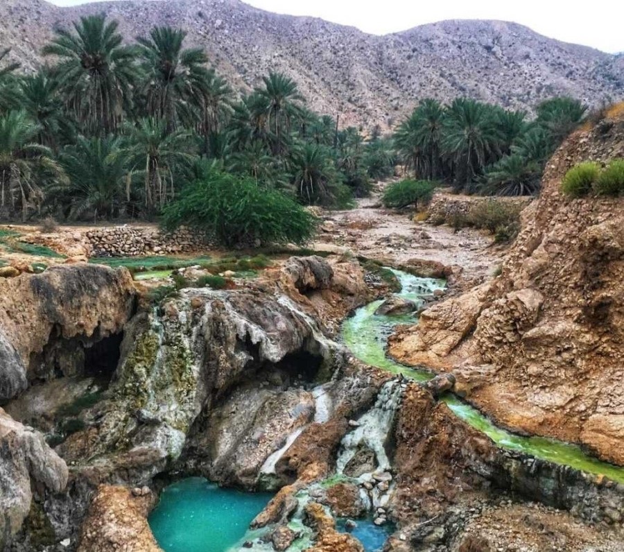 چشمه آب گرم گنو
