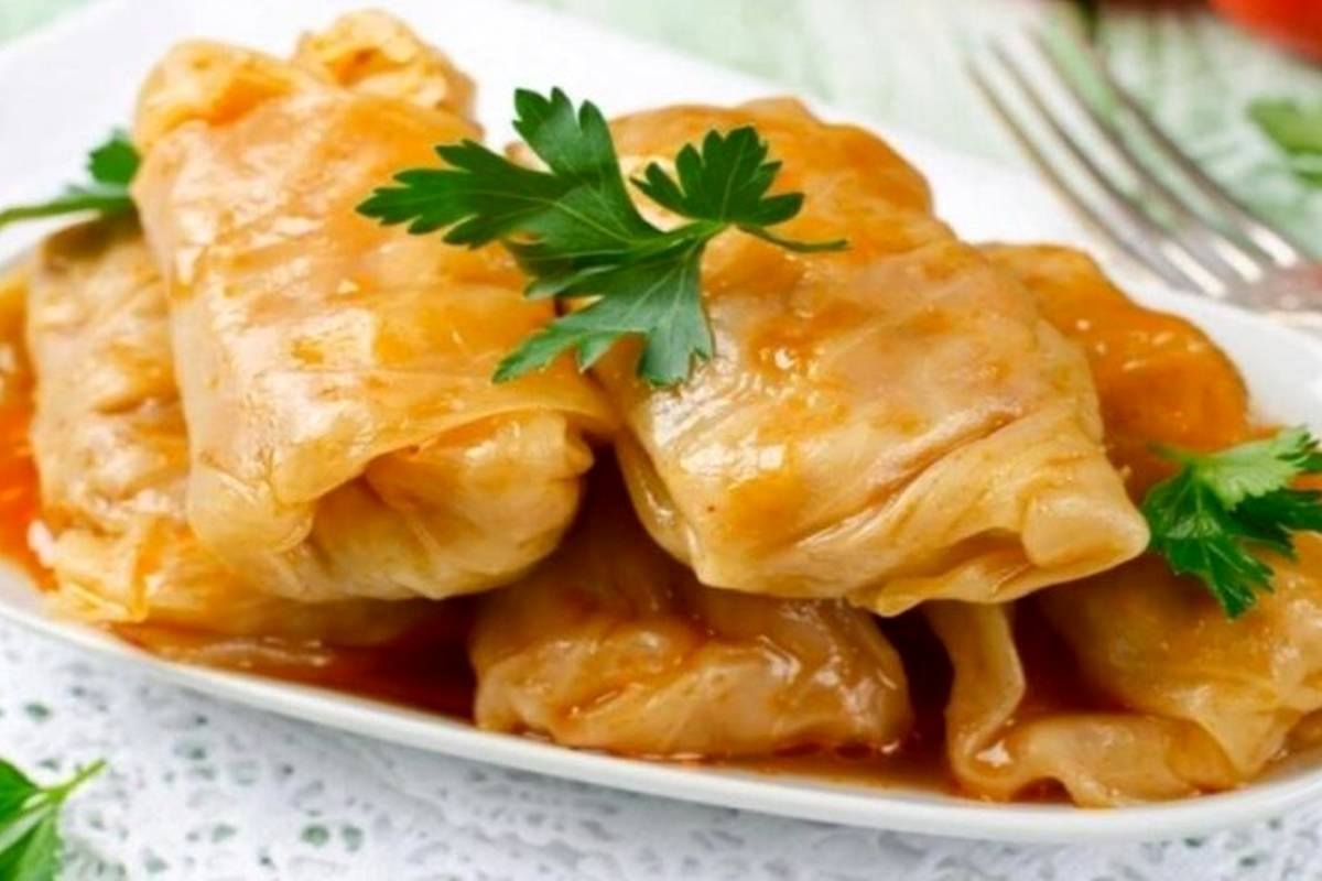 خوشمزه بپزید؛ طرز تهیه دلمه کلم برگ و فوت و فنهای آن