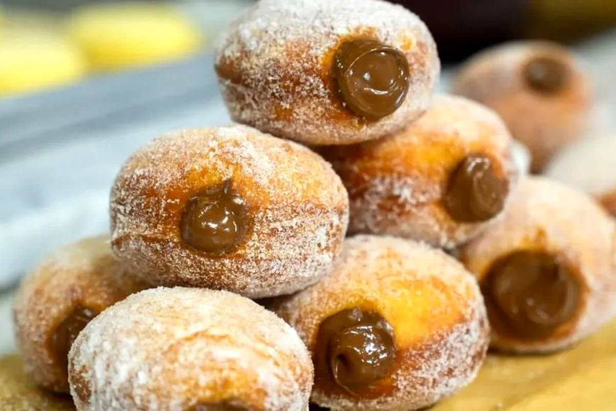 خوشمزه بپزید؛ طرز طهیه نان خامه ای با نوتلا + ویدئو