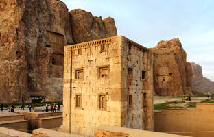 سفر به کعبه مرموز ایرانیان باستان در فارس؛ معمای باستانی کعبه زرتشت