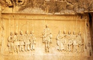 راهنمای سفر: کتیبه تاریخی به جا مانده از ناصرالدین‌شاه در جاده شاهی هخامنشیان + ویدئو