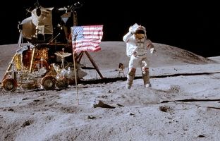 آیا پرچم آمریکا هنوز بر روی ماه باقی مانده؟