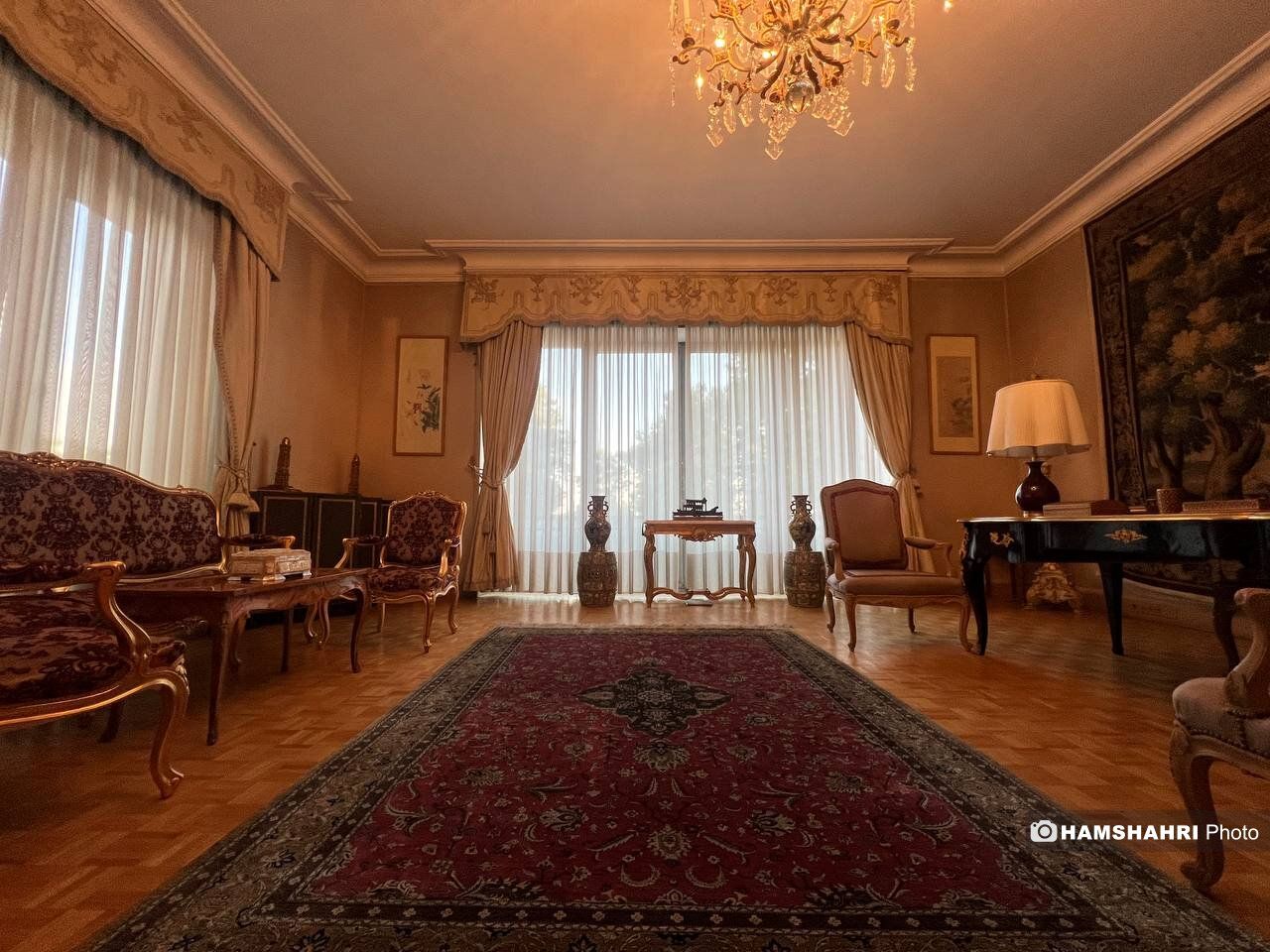 اتاق کار فرح دیبا به روی مردم باز شد + تصاویر