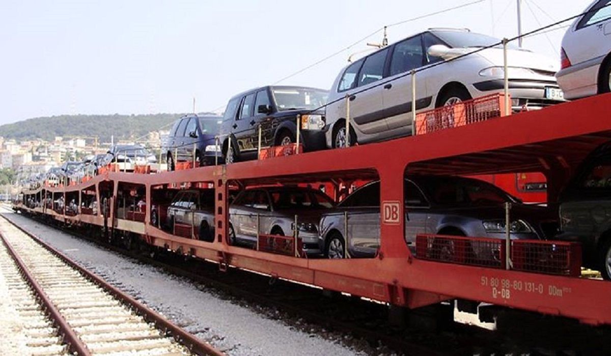 نحوه قرار دادن و حمل ماشین ها با قطار در سال 1971