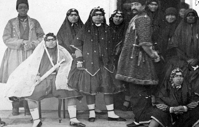  جشن تولد ناصرالدین شاه قاجار با حضور زنان حرمسرا 