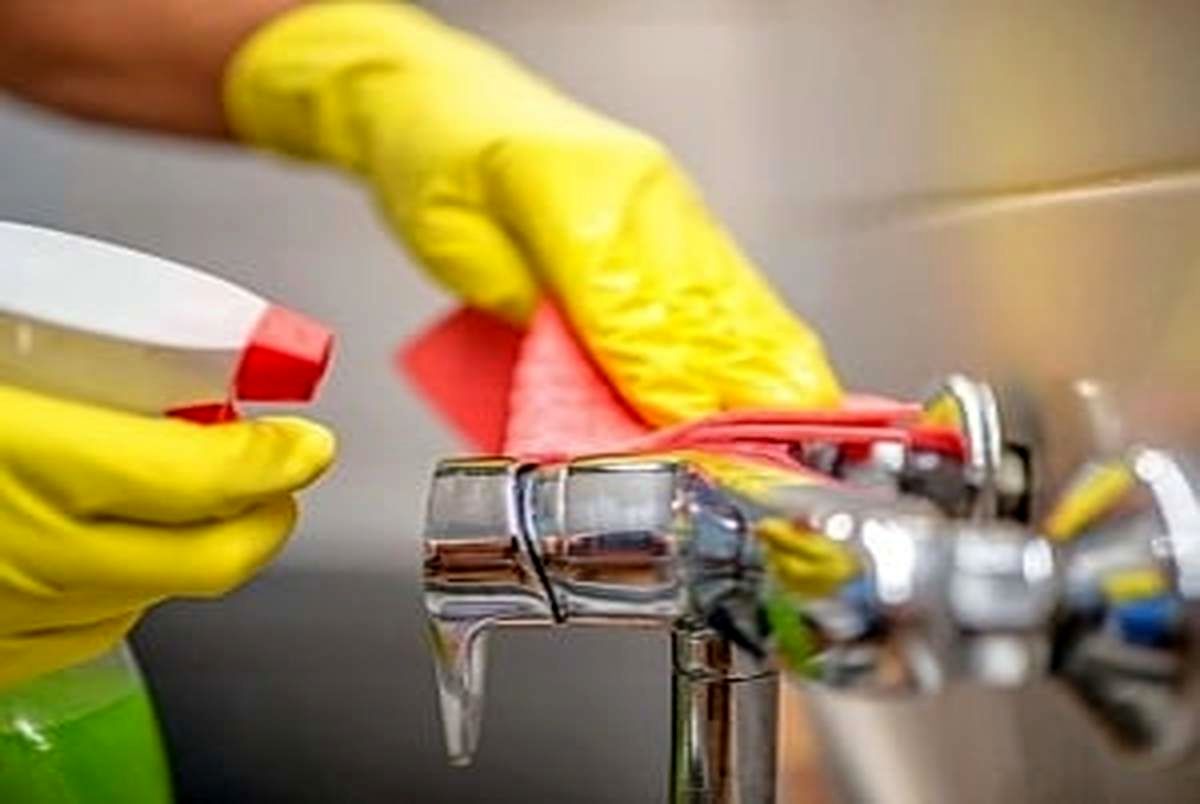 بهترین روش ها برای تمیز کردن دستشویی و حمام + 10 ترفند طبیعی