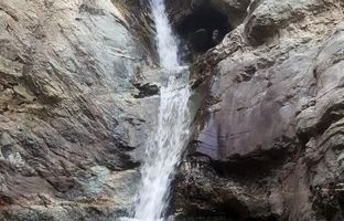 راهنمای سفر؛ آبشاری که مدفن ژنرال فرانسوی است/ چرا خارجی‌ها به دامنه کوه پناه برده بودند؟