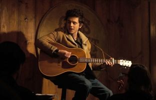 تیموتی شالامی در نقش اسطوره موسیقی پاپ؛ مروری بر فیلم یک ناشناخته کامل