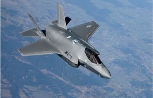 جنگنده اف۳۵ آمریکا هنگام فرود منفجر شد + ویدئو