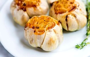 خواص خوردن ۶ حبه سیر پخته در روز ؛ معجزه‌ای برای سلامتی شما