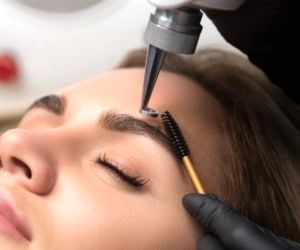 تاتو و سایه ابرو چگونه پاک میشوند؟