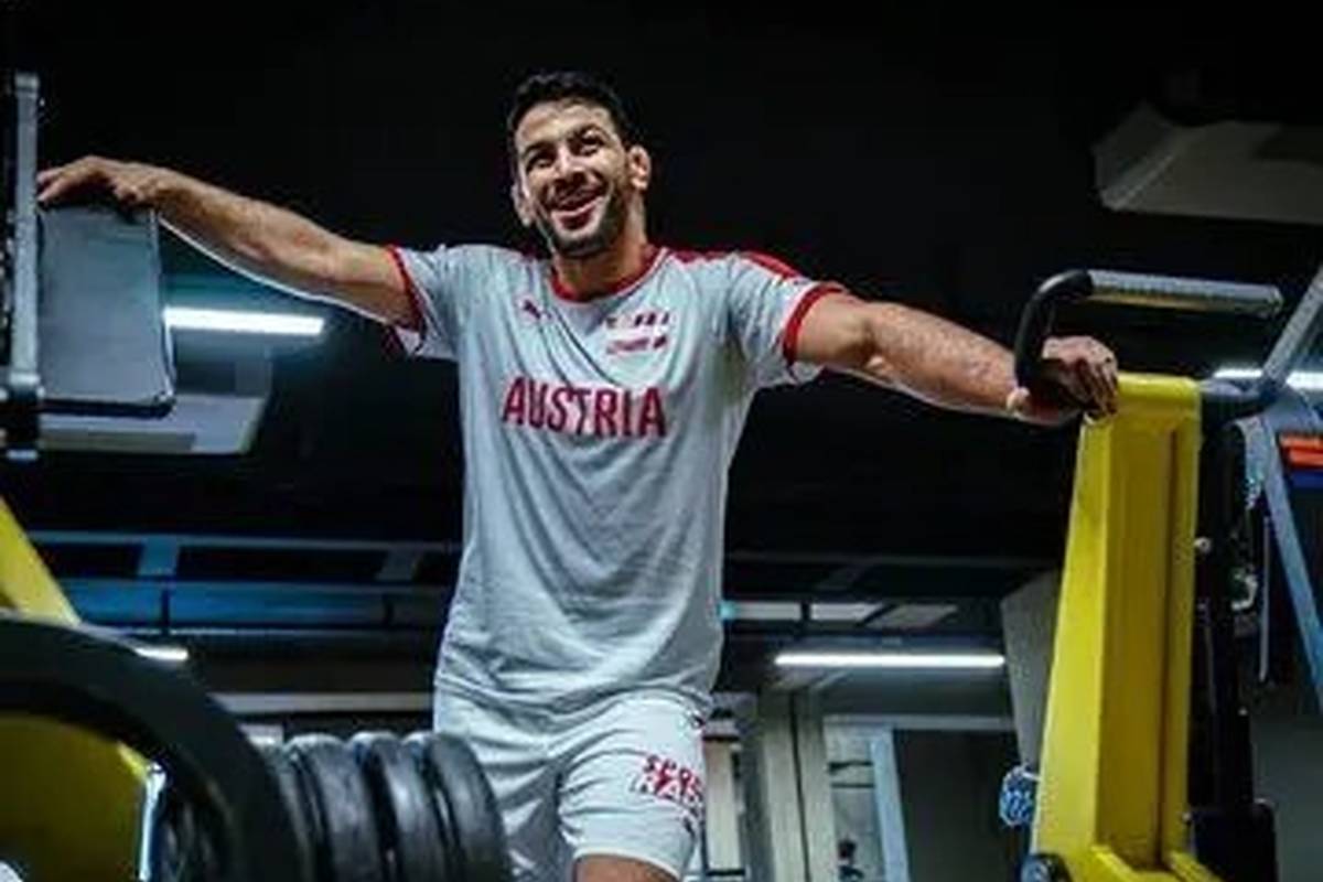 عاشقانه های حسن یزدانی در کنار یک فرد خاص و برای یک روز خاص + عکس