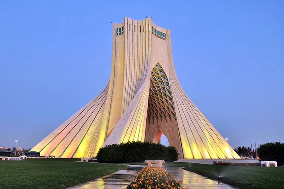 افسانه شهرها: تهران ساختهی غولها یا یادگار یک پهلوان؟