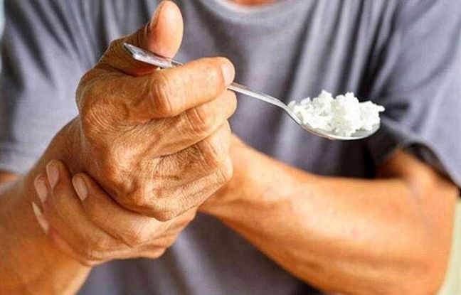 علت لرزش دست و روش‌های درمان آن