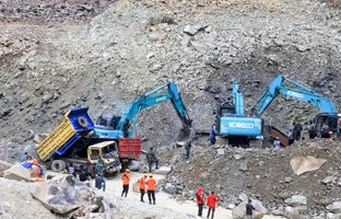 رانش مرگبار زمین در معدن سنگ در استان جاوای اندونزی + ویدئو