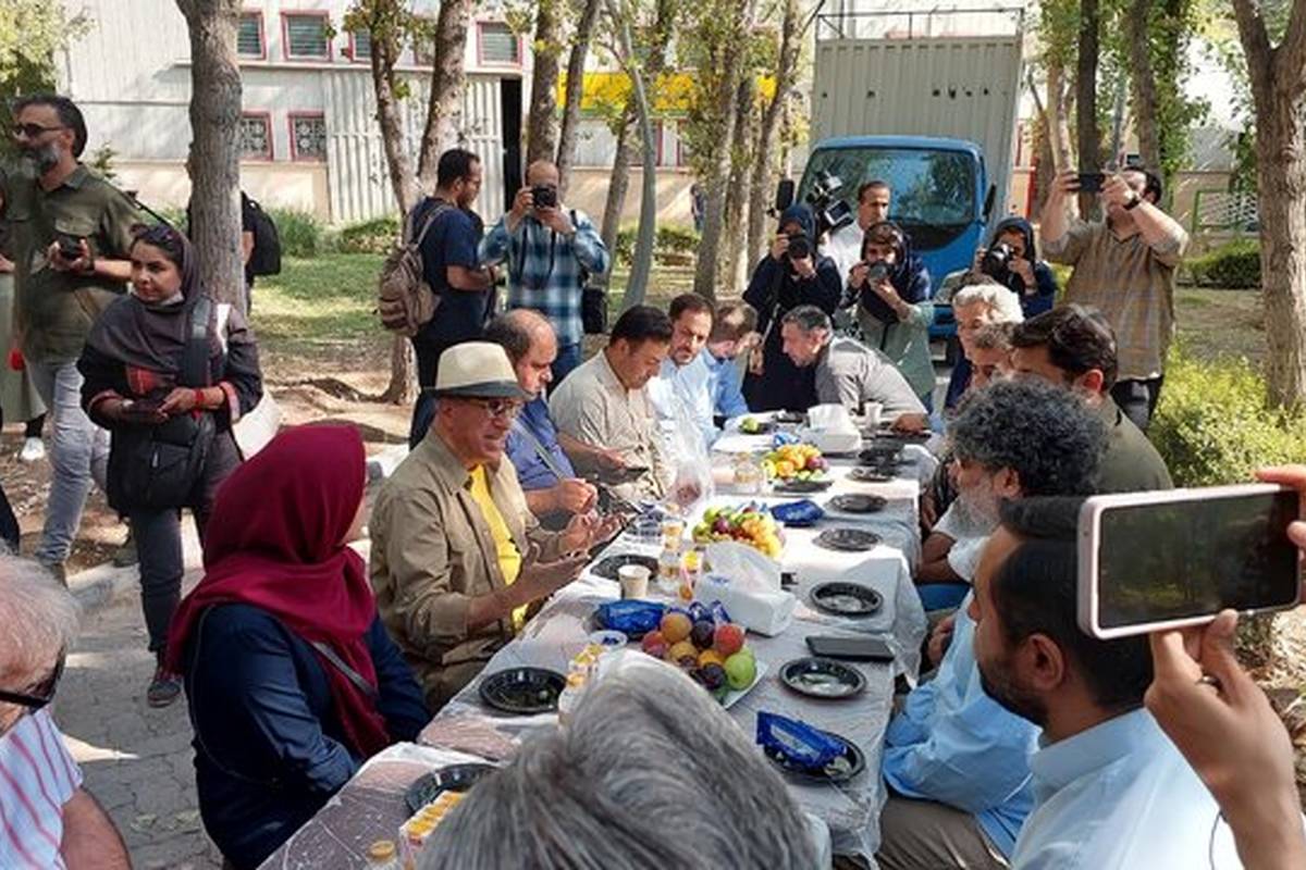 تلویزیون جایگزینی برای «خندوانه» و «عموپورنگ» معرفی کند