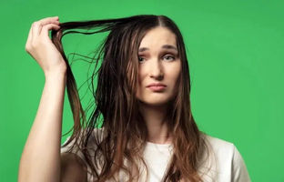  علت چرب به نظر رسیدن موها بعد از حمام چیست؟