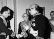 «جمشید آموزگار» در حال بوسیدن دست فرح؛ دهه 50