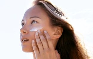 آیا ضد آفتاب از برنزه شدن جلوگیری می‌کند؟ حقیقتی که باید بدانید

