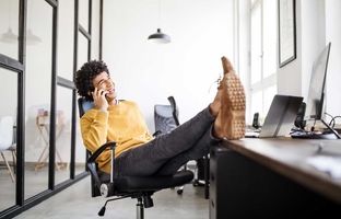 طرز نشستن هر فرد رازهای شخصیتی او را برملا می‌کند