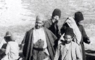  سفر به ایران قدیم؛ انارفروش دوره‌گرد قاجاری و الاغش در میدان ارگ + تصویر