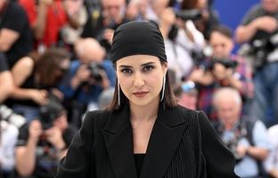 پاپاراتزی ایرانی؛ پریناز ایزدیار و سها نیاستی قبل از ورد به جشنواره کن + ویدئو
