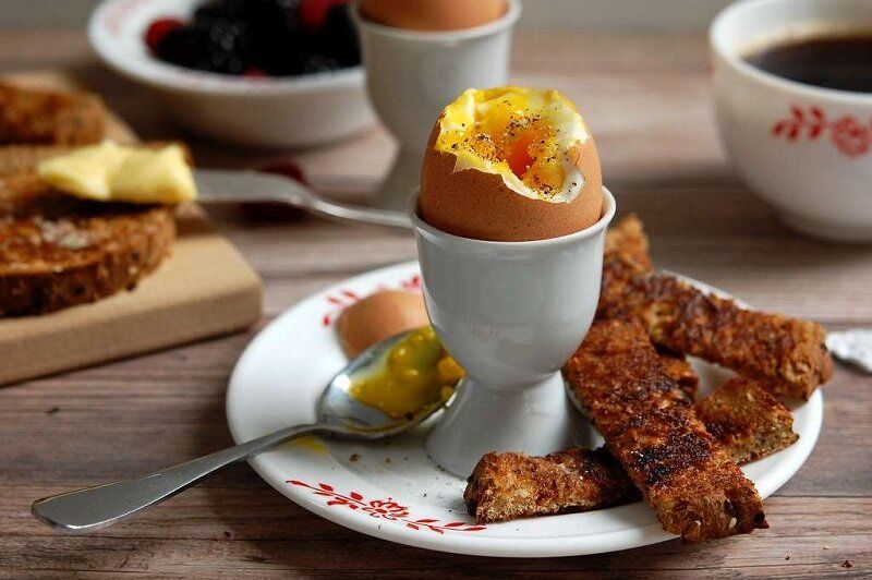 تخم مرغ عسلی برای سلامت خطرناک است؟/ شیوه درست تخم مرغ خوردن