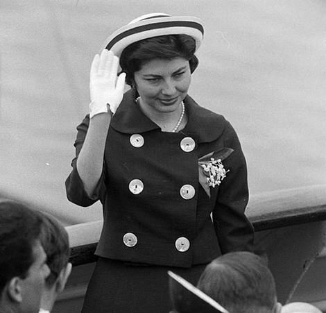 قســمت‌هایی از کتاب کاخ تنهایی، خاطرات ثریا اسفندیاری