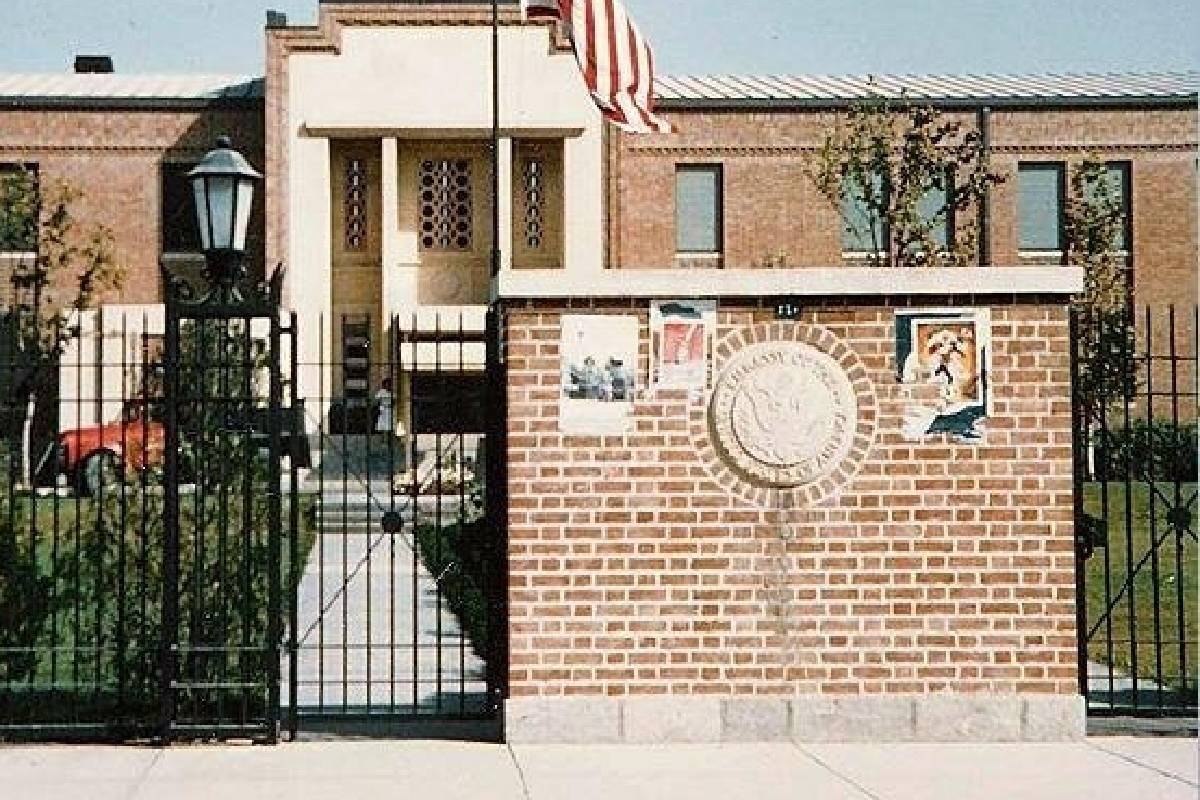 عکسی از ‌سفارت آمریکا را در تهران‌ سال ١٣٣۶