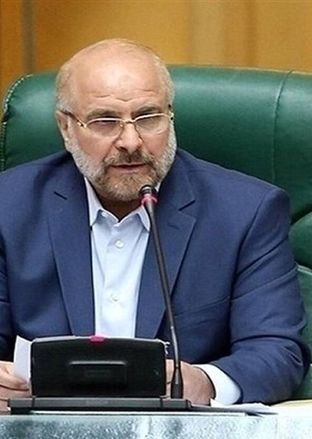 سفر به تاریخ؛ «محمدباقر قالیباف» پای تخته سیاه در حال آموزش نیروها در جبهه؛ دهۀ 60 