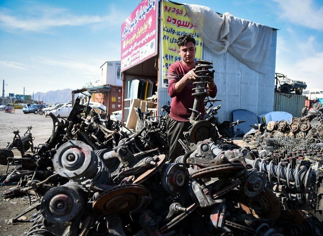  تهران قدیم؛ «بازار اوراقچی های میدان شوش»؛ سال 1354 + تصویر