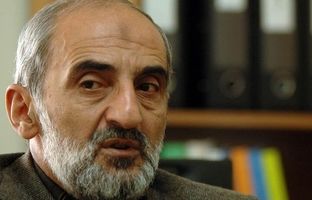 واکنش حسین شریعتمداری به عزل شهرام دبیری بعد از سفر به قطب جنوب