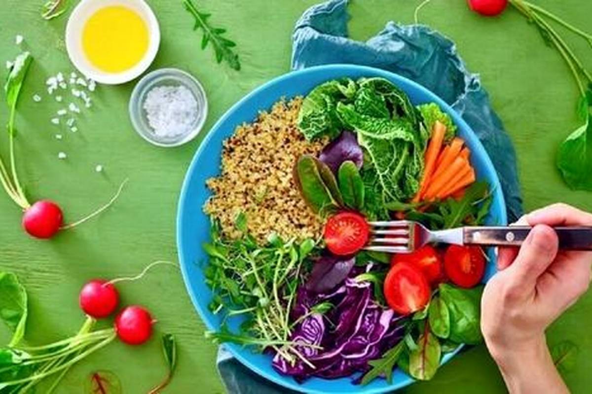 کدام مواد غذایی به آبرسانی بدن کمک میکند؟