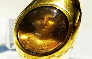 ماجرای تراژیک انگشتر طلای ۱۹۰۰ ساله که تصویر نجیب زاده را در خود حفظ کرده است + عکس 