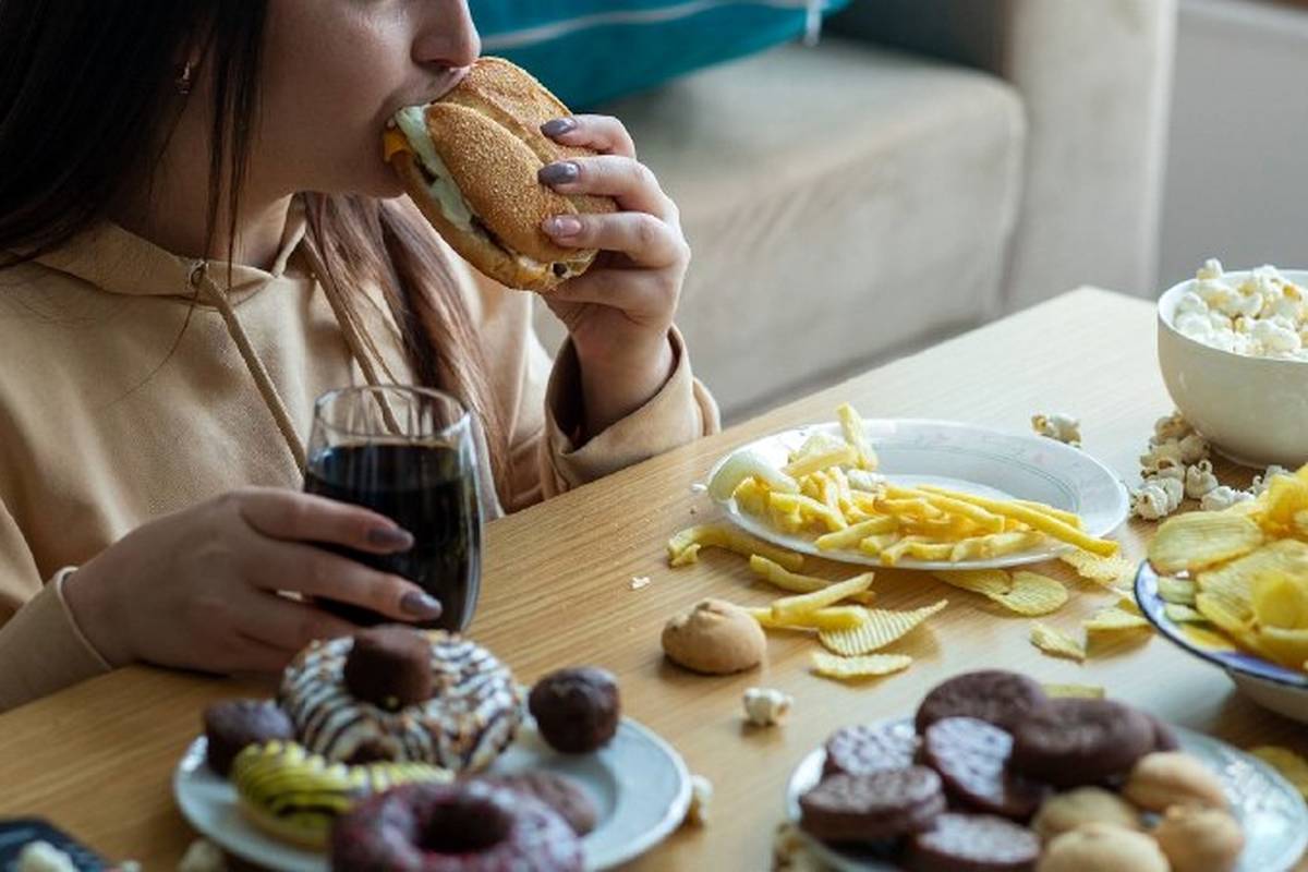 پژوهش جدید: نوجوانان مبتلا به ADHD بیشتر از همسالان خود تنقلات میخورند