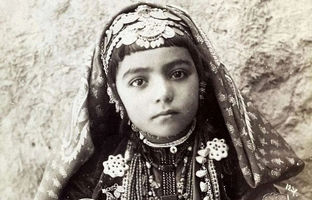 سفر به عصر قاجار؛ از زن خَرسوار تا مرد آتش‌خوار 