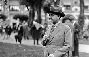 عکس قدیمی: سوگلی احمدشاه در دهه 1300 