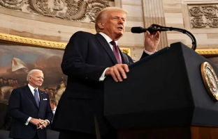 ترامپ نامه‌ای که بایدن برای او جا گذاشته بود را رونمایی کرد + ویدیو