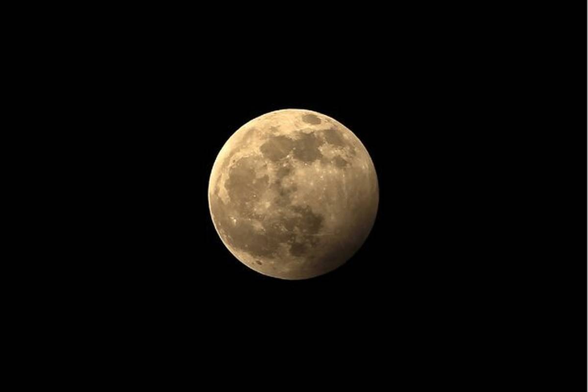 (ویدئو) ماه گرفتگی شب گذشته در تهران، قزوین و بیرجند