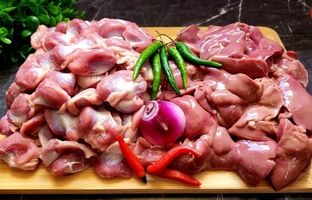 (ویدئو) پخت یک غذای خوشمزه با 2.4 کیلوگرم سنگدان و جگر مرغ به سبک آشپز مشهور فیلیپینی