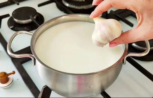 (ویدئو) نحوه درست کردن پنیر با شیر و سیر به روش آلمانی ها!