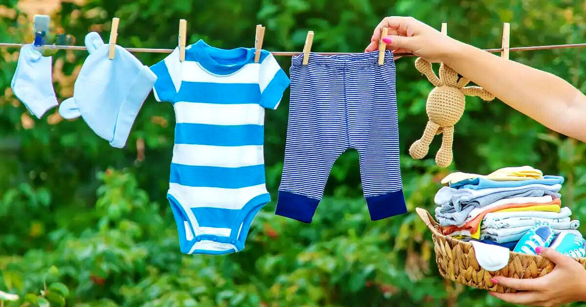 نحوه شستن لباس نوزادان؛ راهنمایی برای والدین تازه کار