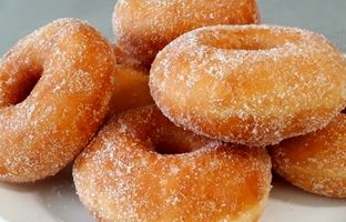 (ویدئو) طرز تهیه دونات شکری ساده، نرم و خوشمزه