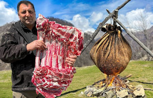 (ویدئو) پخت دنده گاو درون پوست روی زغال به روش آشپز روستایی آذربایجانی