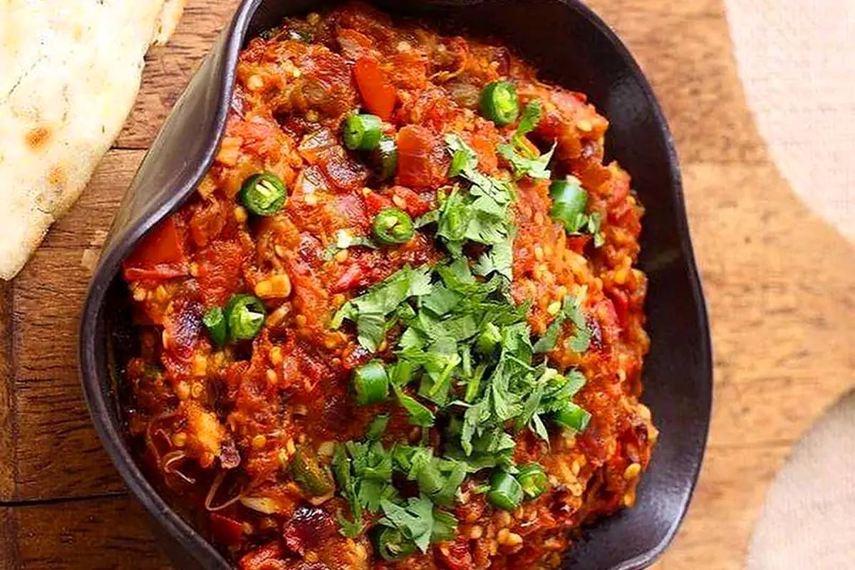 اگه گیاهخواری یا شام سبک میخوای فقط این غذا رو درست کن: پوره بادمجون هندی!
