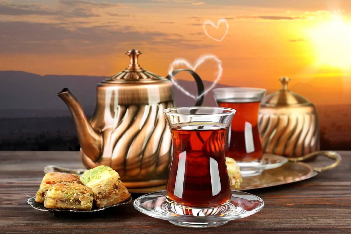 (ویدئو) یک ترفند ساده و سریع: خوش عطرترین چای مجلسی رو اینطوری دم کن