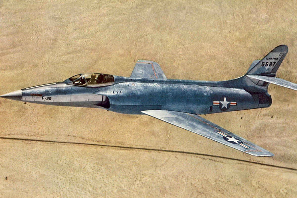 معجزه در آسمان: داستان جنگندهای که از بمب هستهای جان سالم به در می برد