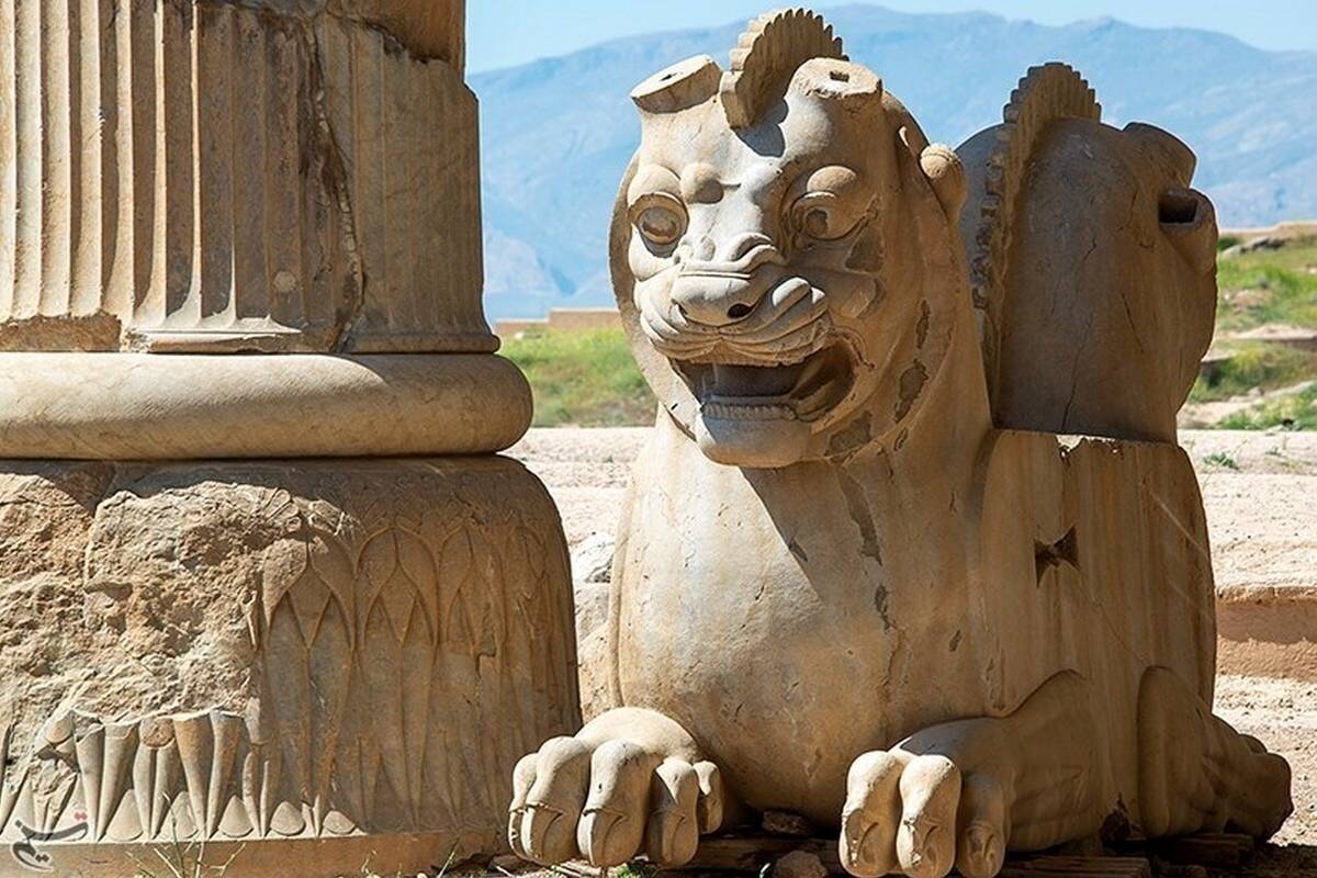 (عکس) سفر به ایران قدیم؛ درباریان قاجار در تخت جمشید