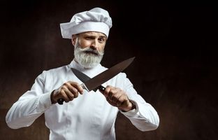 (ویدئو) یک ترفند ساده و سریع: بهترین روش خانگی تیز کردن چاقو